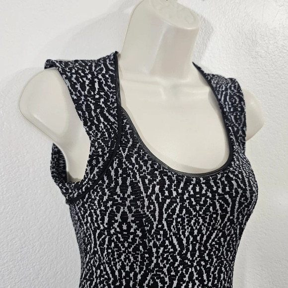 URBAN OUTFITTERS SILENCE + NOISE Black White Keyhole Back Dress Size XS - Picture 6 of 10